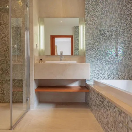 Deslumbrante V6 Вилла